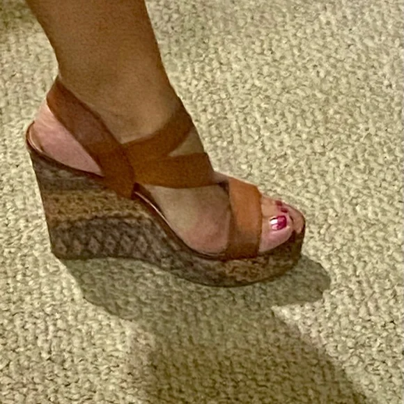 Very cute high wedge